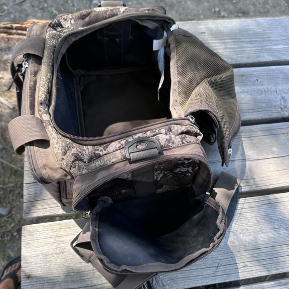 CABELAS Camouflage Bag Catch All Hunting Fishing Camo Tote Duffle Shoulder Strap - Picture 7 of 16